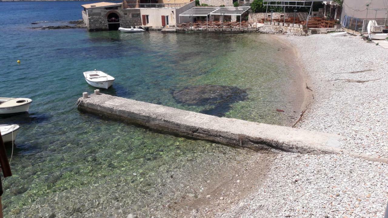 Anka'S Beach Komiza Bagian luar foto