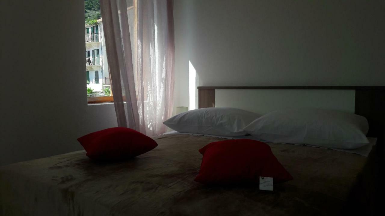 Anka'S Beach Komiza Bagian luar foto